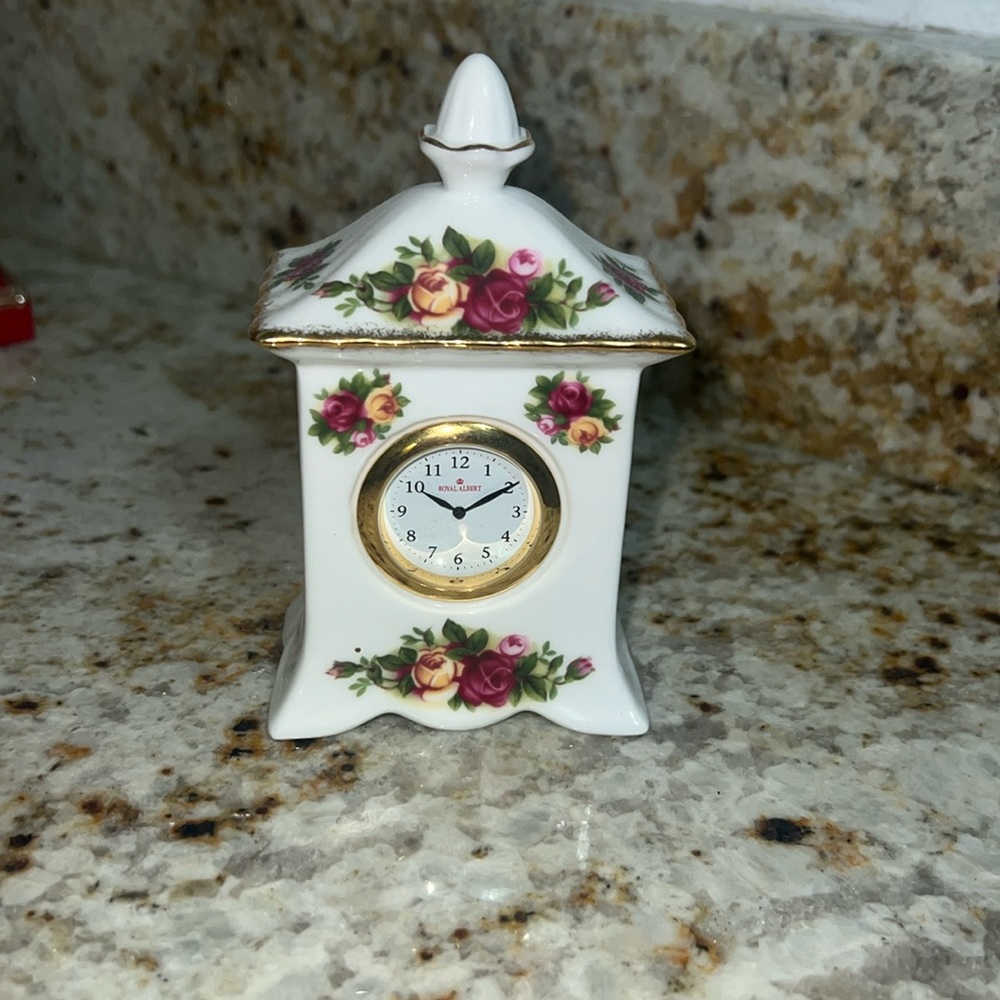 Royal Dalton Old country rose clock